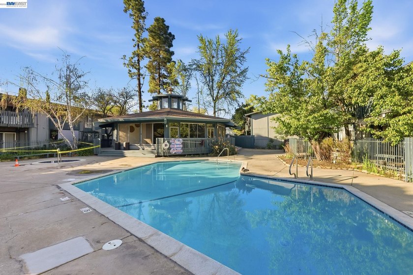 Welcome to this beautifully updated 1-bedroom, 1-bath - photo 17