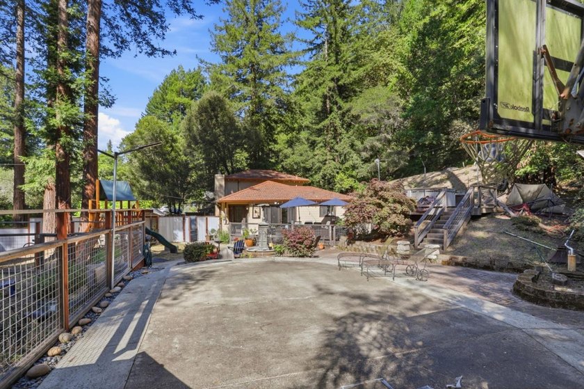 Happy Valley charmer on a large, sunny lot surrounded by - photo 35