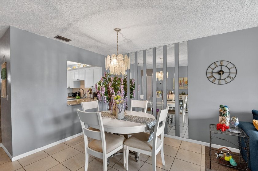 CONVERTIBLE 2 BR 2 BA VILLA - UPDATED AND MOVE-IN READY! Enjoy - photo 7