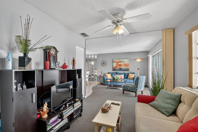 CONVERTIBLE 2 BR 2 BA VILLA - UPDATED AND MOVE-IN READY! Enjoy - photo 10