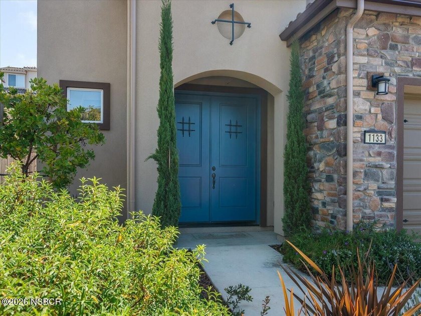 With 3 bedrooms, 2.5 bathrooms, dedicated office, 2,107 sqft of - photo 3