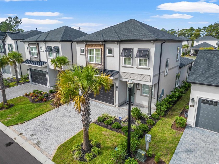 Located in the gated Ocean Villas at 67th community, home to - photo 2
