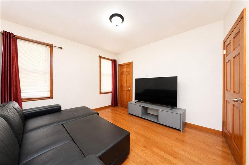 Located in the heart of prime Marine Park, this beautifully - photo 4