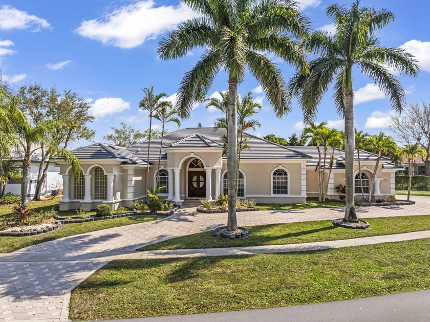 Welcome to this beautiful home located in the heart of - photo 2