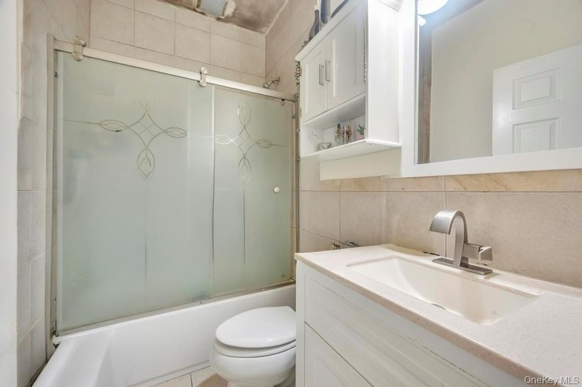 Welcome to your next East New York gem! This fully attached home - photo 18