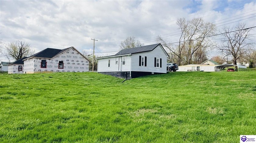 Charming and move-in ready, this 728 sq ft home is conveniently - photo 5