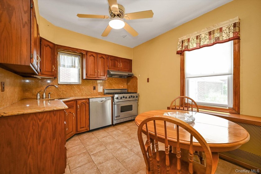 Lovingly Maintained Detached Colonial Nestled on a Beautiful - photo 6
