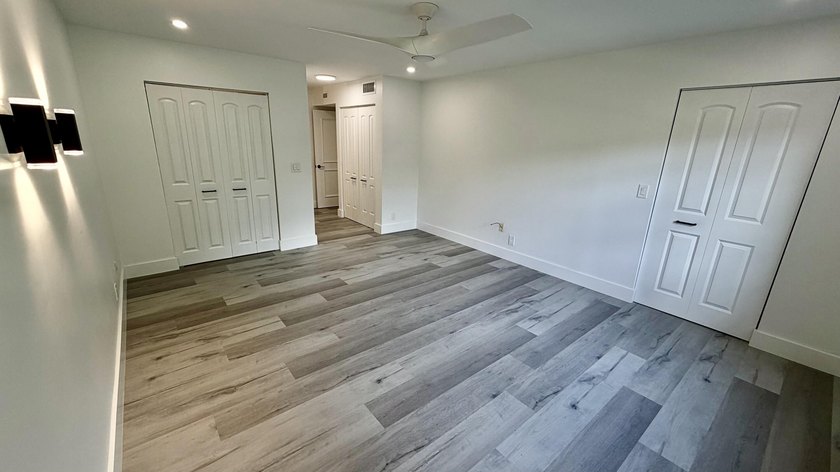 Exceptional &amp; Rarely Available Ground-Floor Corner Residence - photo 13