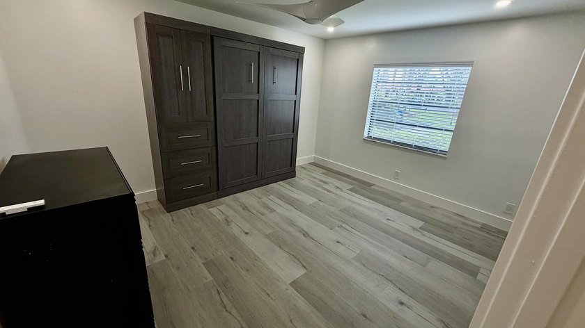 Exceptional &amp; Rarely Available Ground-Floor Corner Residence - photo 21