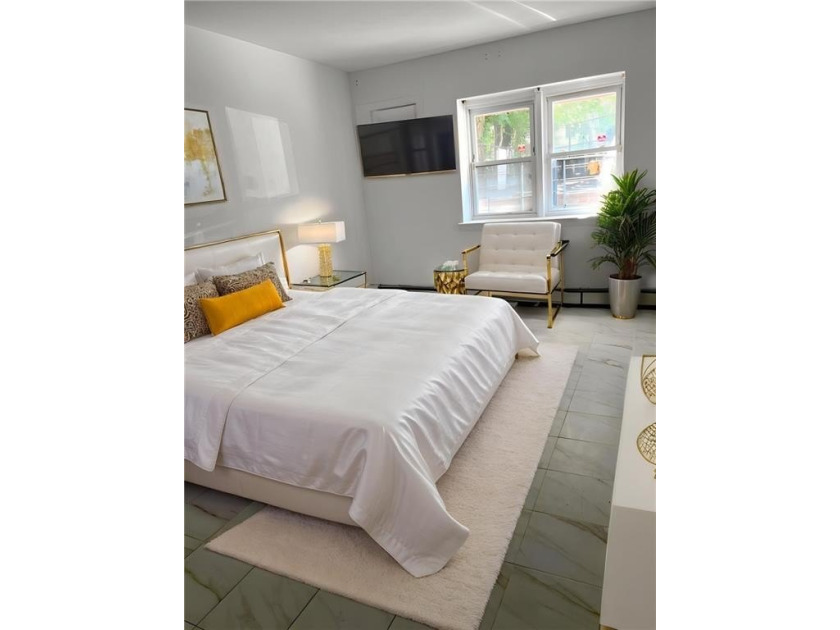 A large 1 bedroom condominium,775 square.ft., right next to - photo 4