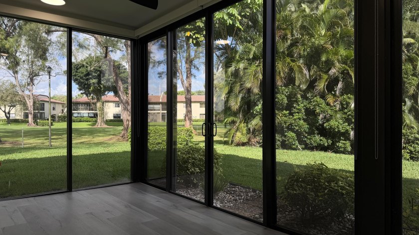 Exceptional &amp; Rarely Available Ground-Floor Corner Residence - photo 29