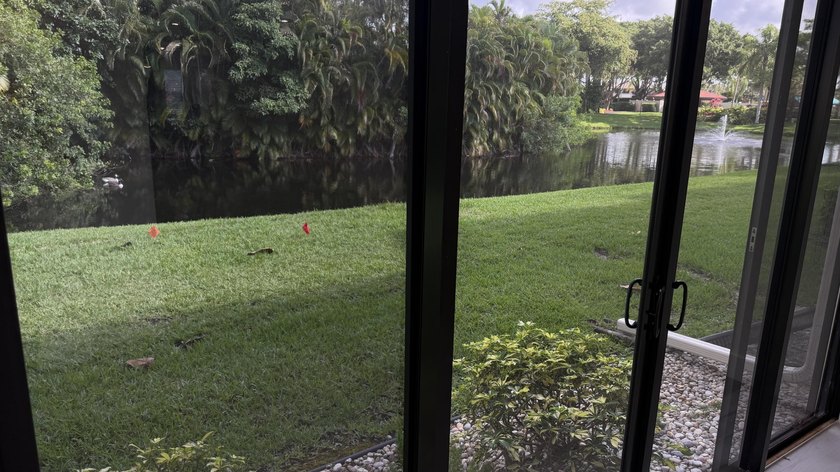 Exceptional &amp; Rarely Available Ground-Floor Corner Residence - photo 30