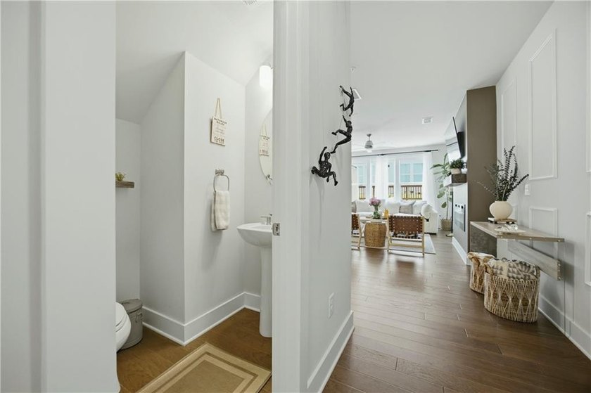 Beautifully upgraded townhome located in the desirable Westshore - photo 2