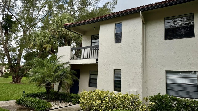 Exceptional &amp; Rarely Available Ground-Floor Corner Residence - photo 33