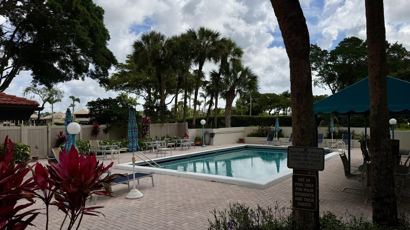 Exceptional &amp; Rarely Available Ground-Floor Corner Residence - photo 36