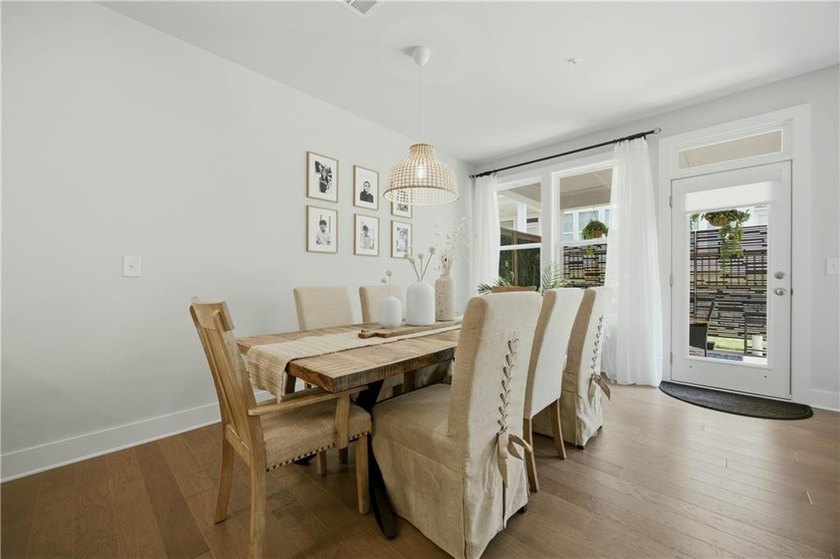 Beautifully upgraded townhome located in the desirable Westshore - photo 10