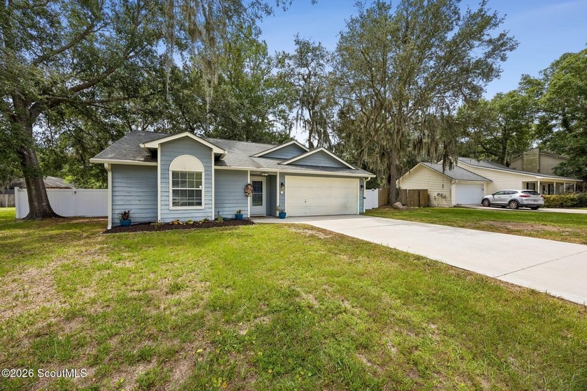 Welcome to this charming 3-bedroom, 2-bedroom in downtown St - photo 3