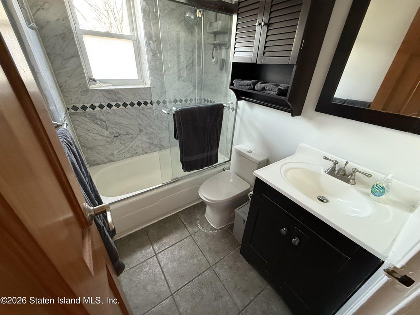 Wonderful 2 bedroom Co-op apartment situated on 2nd floor, rear - photo 3