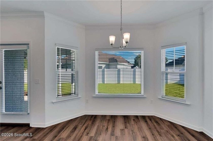 Newer home in a fantastic family neighborhood with a community - photo 8