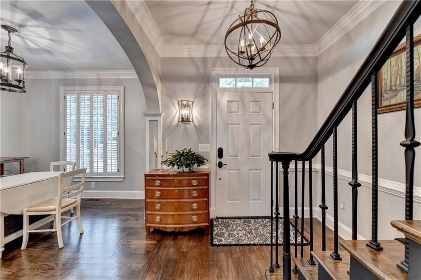 This lovely end-unit townhome in Roswell has been beautifully - photo 11