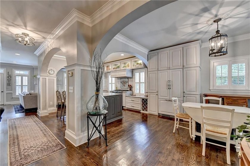 This lovely end-unit townhome in Roswell has been beautifully - photo 12