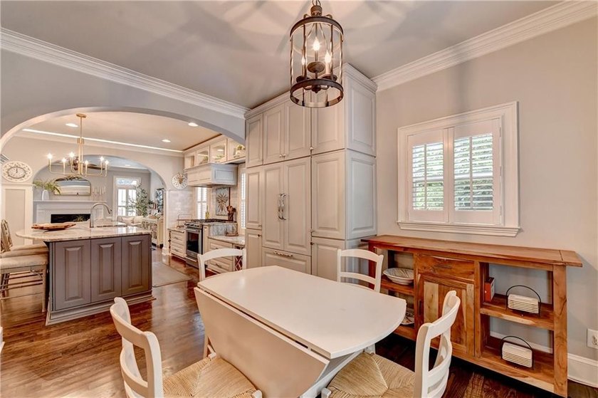 This lovely end-unit townhome in Roswell has been beautifully - photo 14