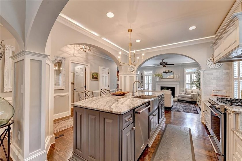 This lovely end-unit townhome in Roswell has been beautifully - photo 19
