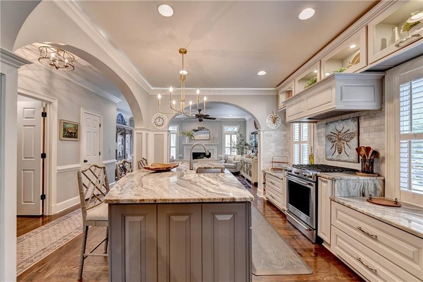 This lovely end-unit townhome in Roswell has been beautifully - photo 20