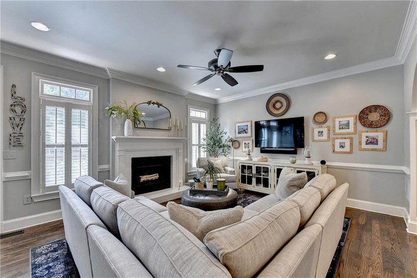 This lovely end-unit townhome in Roswell has been beautifully - photo 22
