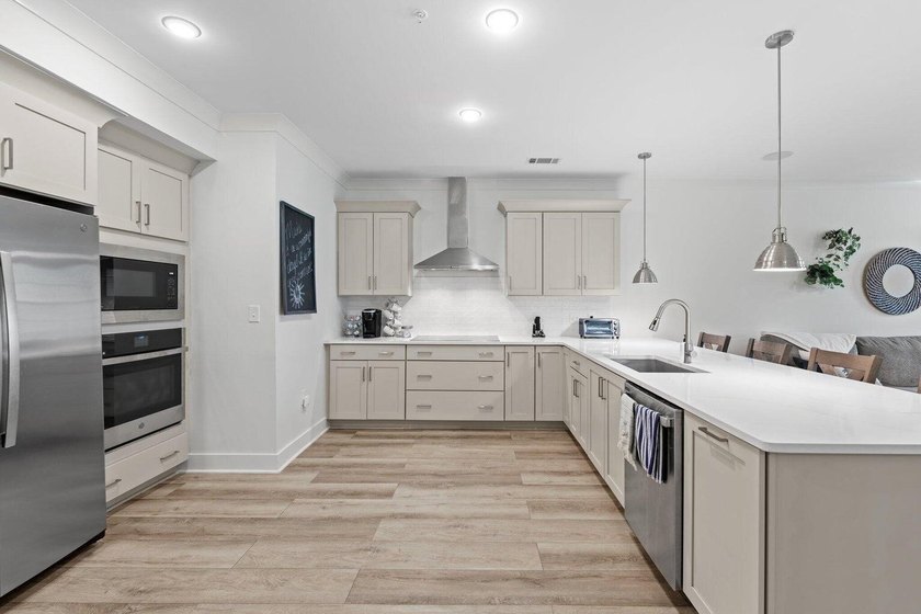 Welcome to effortless coastal living in the heart of Santa Rosa - photo 7