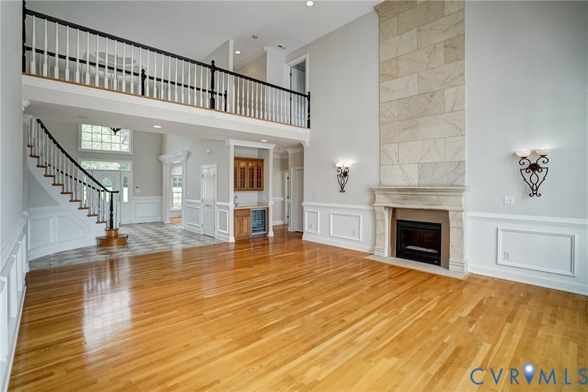 A stunning all-brick architectural masterpiece with a pool, set - photo 7
