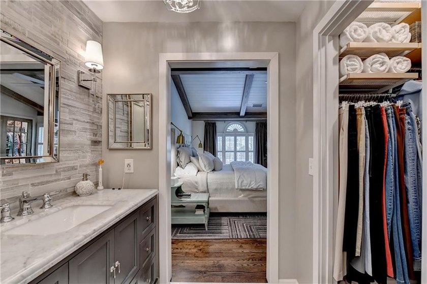 This lovely end-unit townhome in Roswell has been beautifully - photo 32