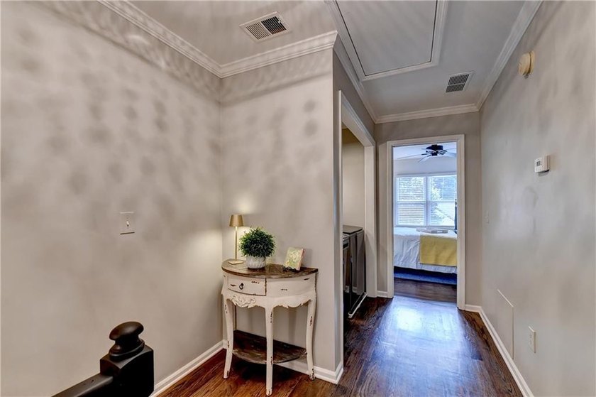 This lovely end-unit townhome in Roswell has been beautifully - photo 35