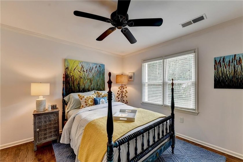 This lovely end-unit townhome in Roswell has been beautifully - photo 37