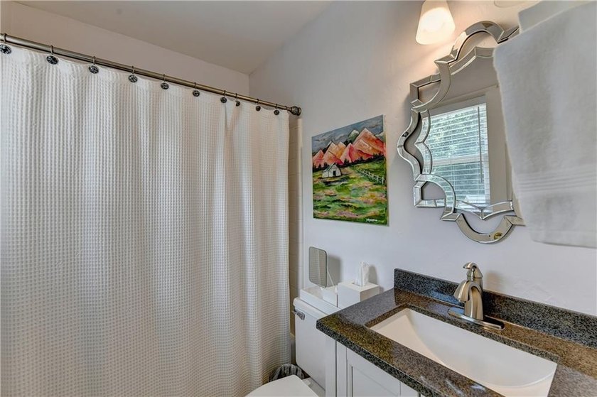 This lovely end-unit townhome in Roswell has been beautifully - photo 39