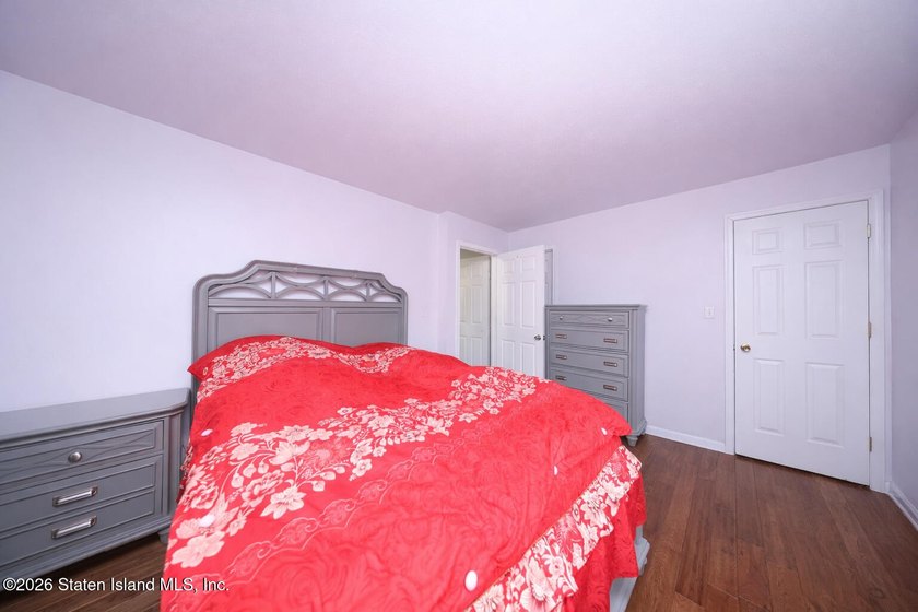 Welcome to 32 Amanda Ct, a spacious townhouse located in the - photo 7