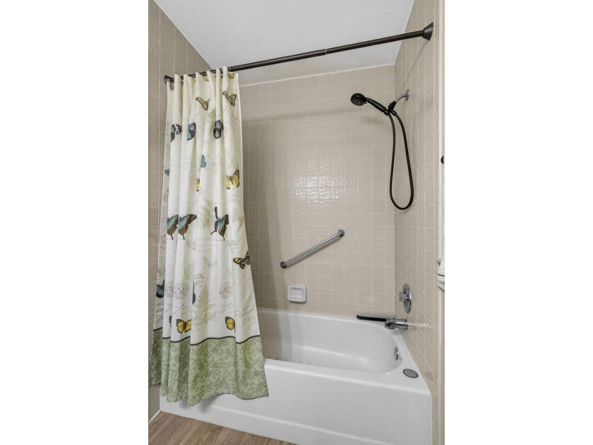 Welcome to The Arbours, a desirable 55+ community offering a - photo 21