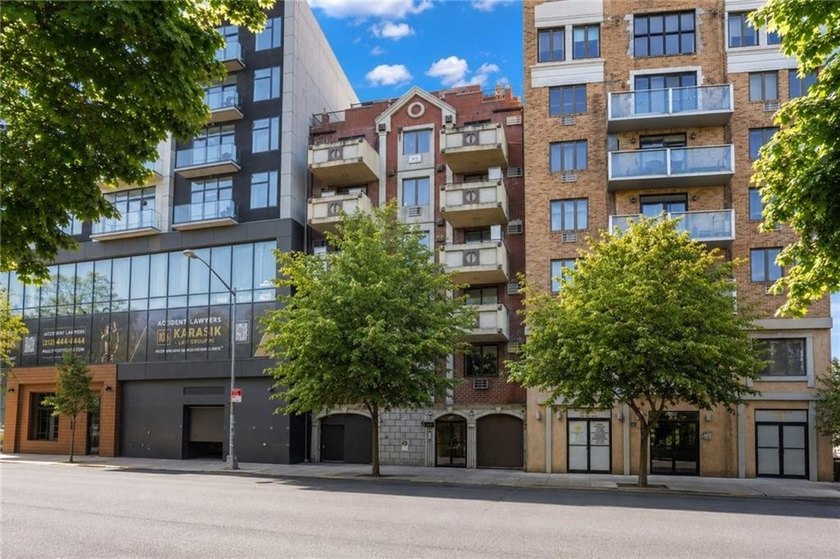 This stunning 3 bedroom, 1 1/2 bath condo with a covered parking - photo 2
