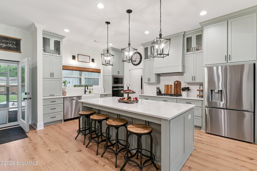 Immaculate and exceptionally maintained, this 4-bedroom, 3 - photo 5