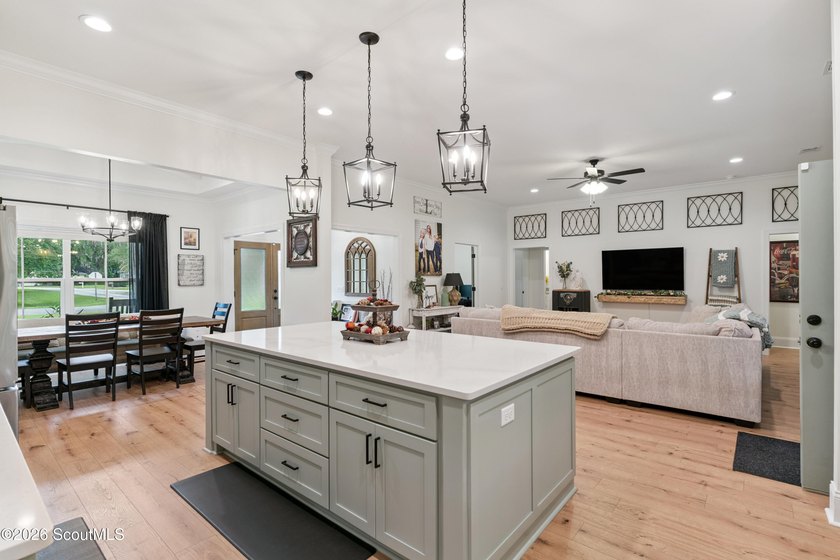 Immaculate and exceptionally maintained, this 4-bedroom, 3 - photo 8
