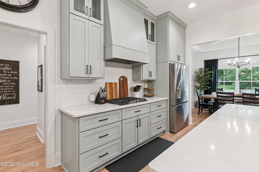 Immaculate and exceptionally maintained, this 4-bedroom, 3 - photo 9