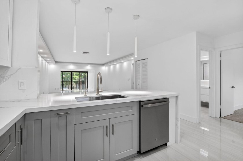 ABSOLUTELY STUNNING FULLY RENOVATED CONDO | BOCA LAGO COMMUNITY - photo 13
