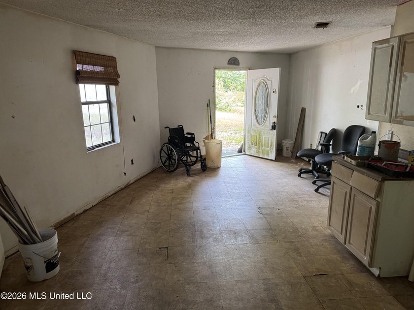 Bring your tool belt and imagination to this unique - photo 14
