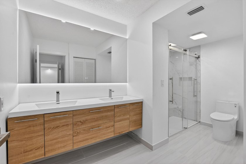 ABSOLUTELY STUNNING FULLY RENOVATED CONDO | BOCA LAGO COMMUNITY - photo 18