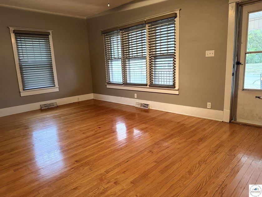 This Large 5 bedroom, 3 bath home combines comfort and - photo 4