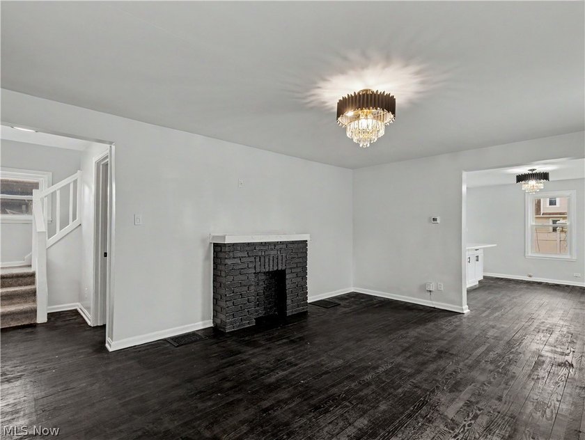 Beautifully renovated Cape Cod in Euclid offering the perfect - photo 8