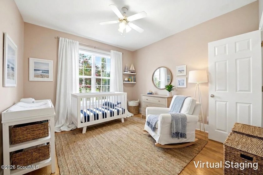 Welcome to this beautifully maintained 5-bedroom, 3.5-bath home - photo 7