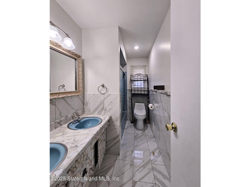 Great find! large 2 Family house in a very desirable location. 1 - photo 10