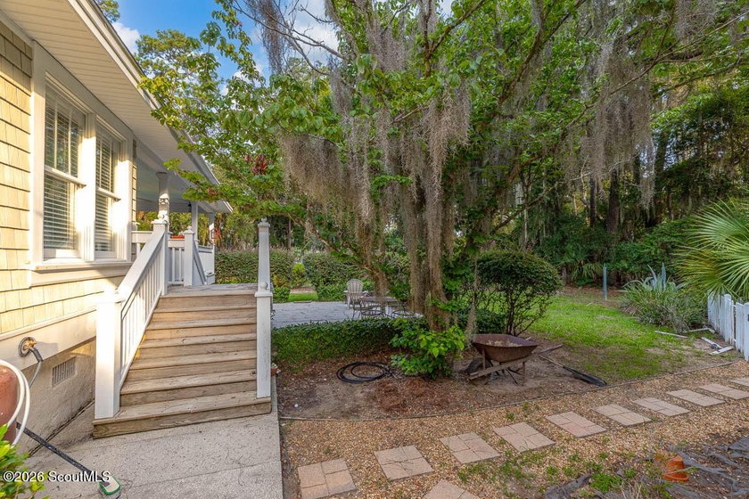 Enjoy exceptional golf course living in this beautifully - photo 5
