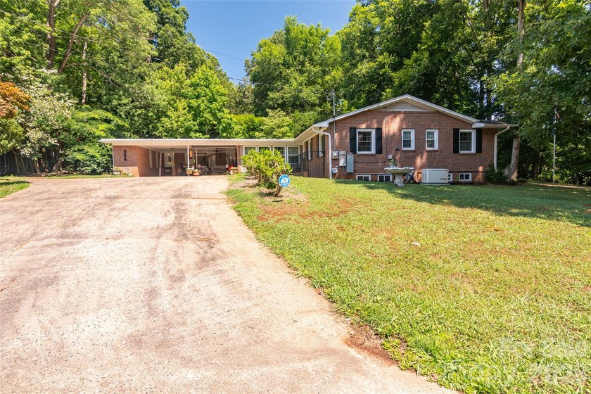 Located in one of Shelby's most desirable neighborhoods, this - photo 5